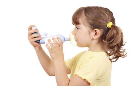 可怕！裝修時貼墻紙用的膠水太過刺鼻，孩子患上裝修性哮喘，甲醛超標怎么辦